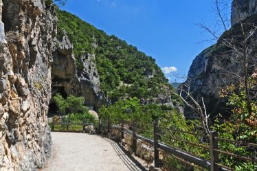 Dove si trovano le Grotte di Frasassi